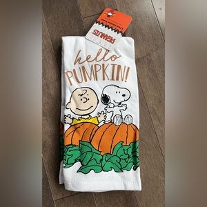 PEANUTS Snoopy Charlie Brown 2 Pack Hand Kitchen Towels “Hello Pumpkin” NWT